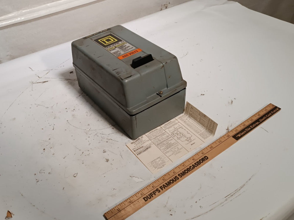 Square D 8536SBG2 Enclosed Starter, Ser. A NEMA Size 0 3 Pole, 31041-400-42 Coil