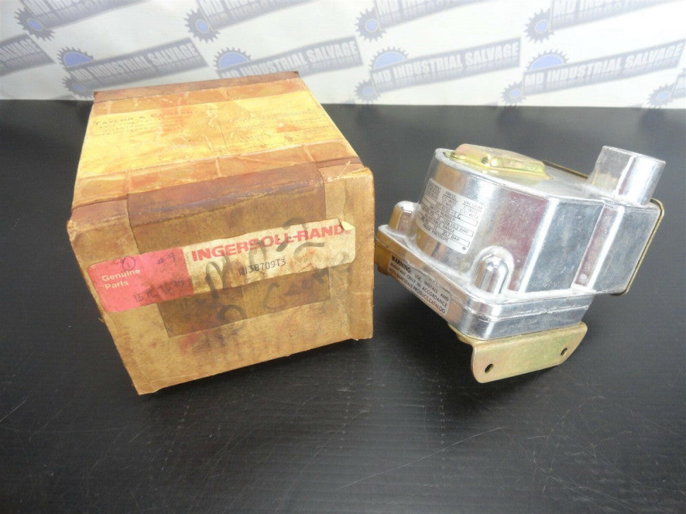TRANSAMERICA DELAVAL INC. - D2T-A150-LG Pressure / Vacuum Actuated Switch (NEW)