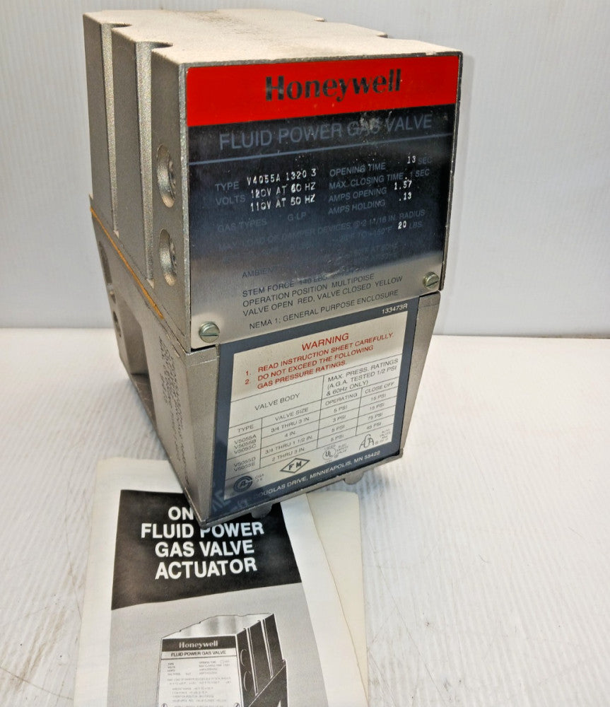 New Honeywell V4055D1320 FLuid Power Gas Valve 120 Vac