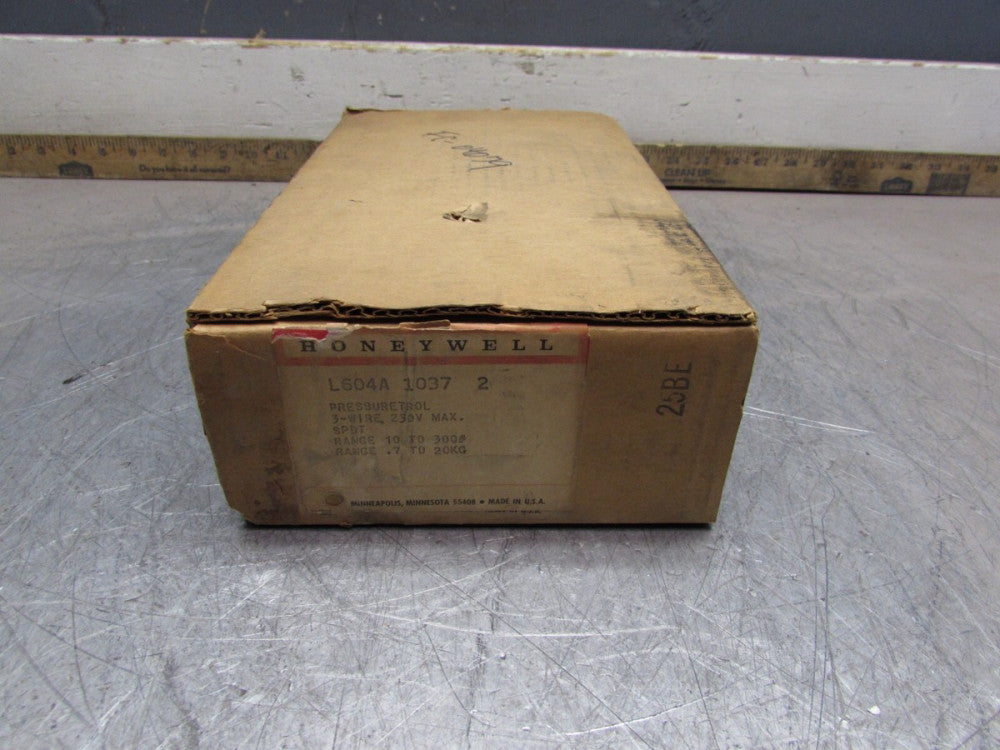 HONEYWELL, L604A-1037-2, PRESSURETROL 3 WIRE, 250V MAX, NOS! MAKE OFFER!!