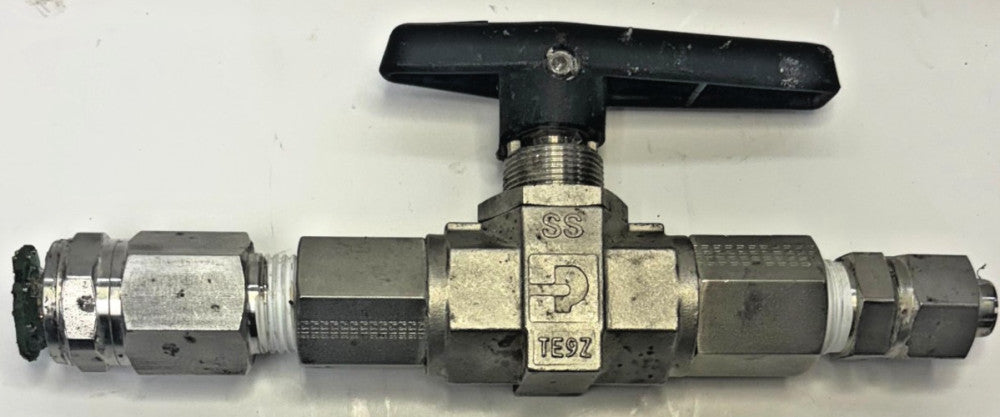 PARKER 8F-B8LJ2-SSP MANUAL TWO-WAY BALL VALVE 1/2" FNPT STAINLESS STEEL INLINE