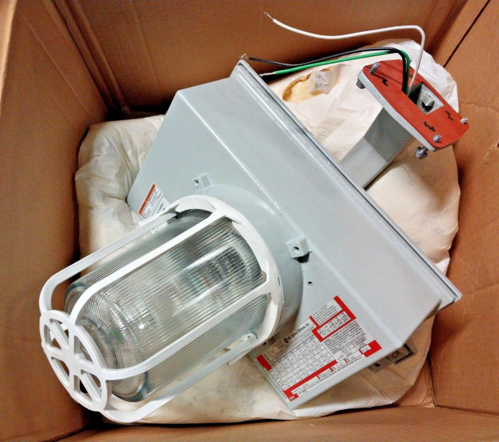 NEW GE 150 WATT WALL MOUNT LIGHTING FIXTURE FOR HAZARDOUS LOCATIONS  H2U015A3WGG