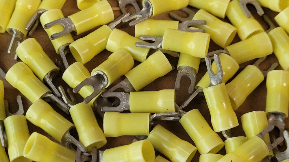 Lot of 1250 TE/ Amp 53246-1 Spring Spade Crimp Terminals 10-12AWG Yellow #6 Stud