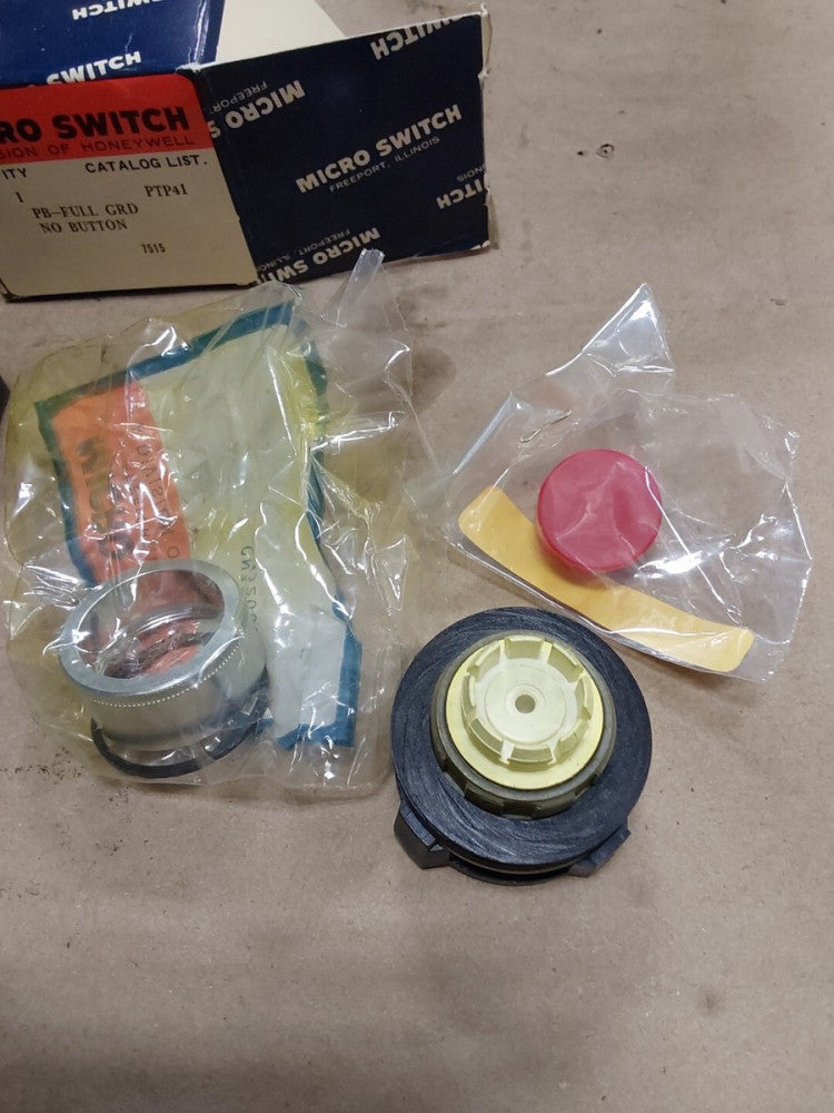 NOS RED PUSHBUTTON PTP43 MICRO/HONEYWELL