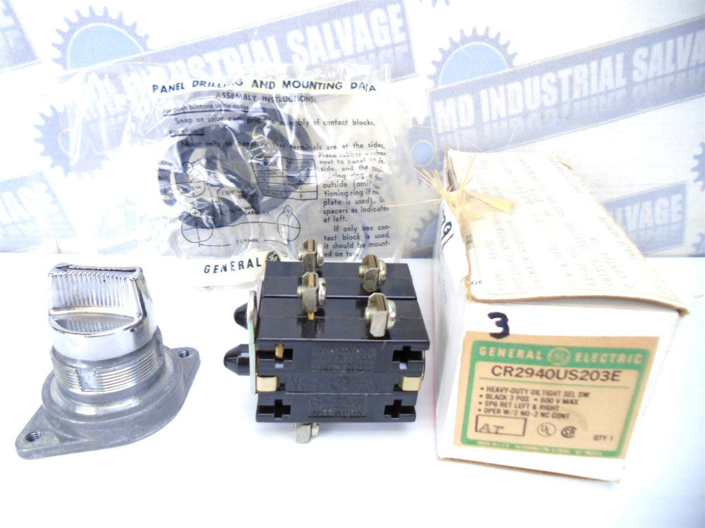 GE - Oil Tight CR2940US203E - 3 Pos SELECTOR SWITCH Spring Return - 2NO-2NC NEW