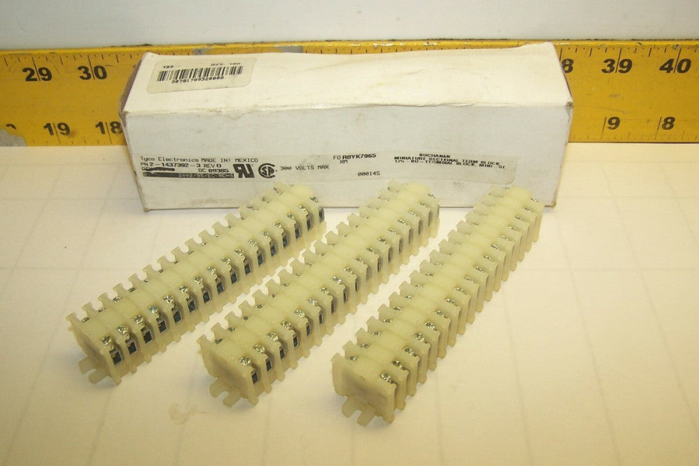 50) NEW TYCO 300 VAC MINI SECTIONAL TERMINAL BLOCK 2-1437392-3  LOT OF 50