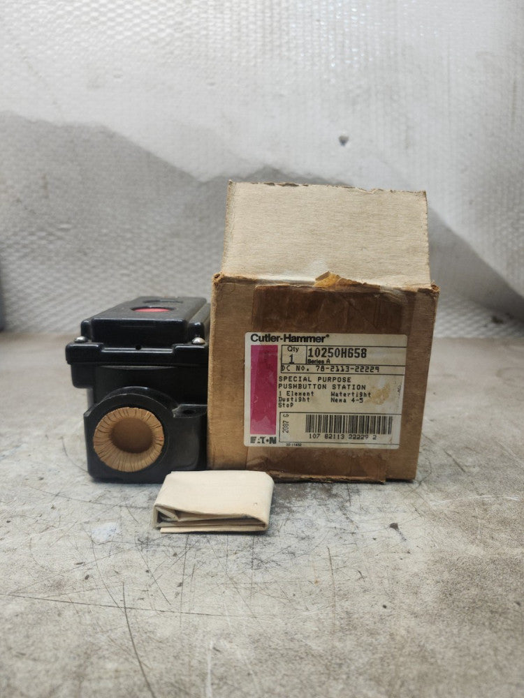 NEW IN BOX CUTLER HAMMER PUSHBUTTON STATION 10250H658