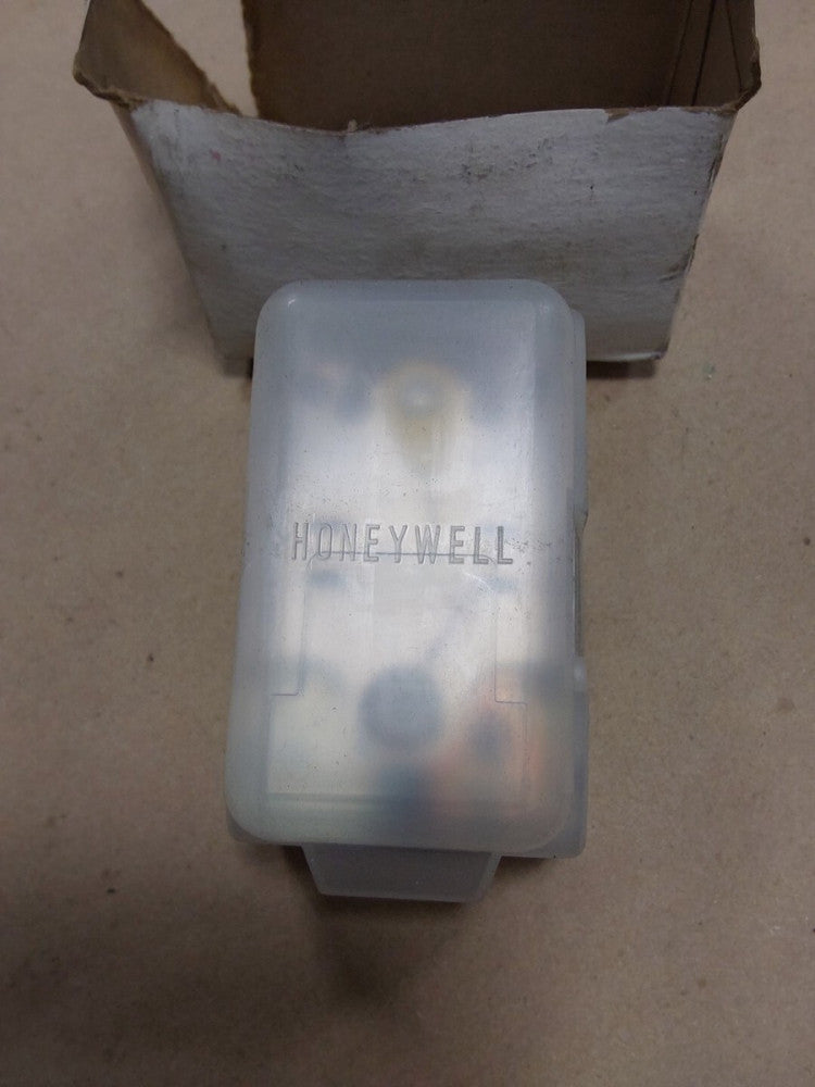 HONEYWELL TP973B 2066 3 PNEUMATIC THERMOSTAT, Reverse Acting, 60-90F