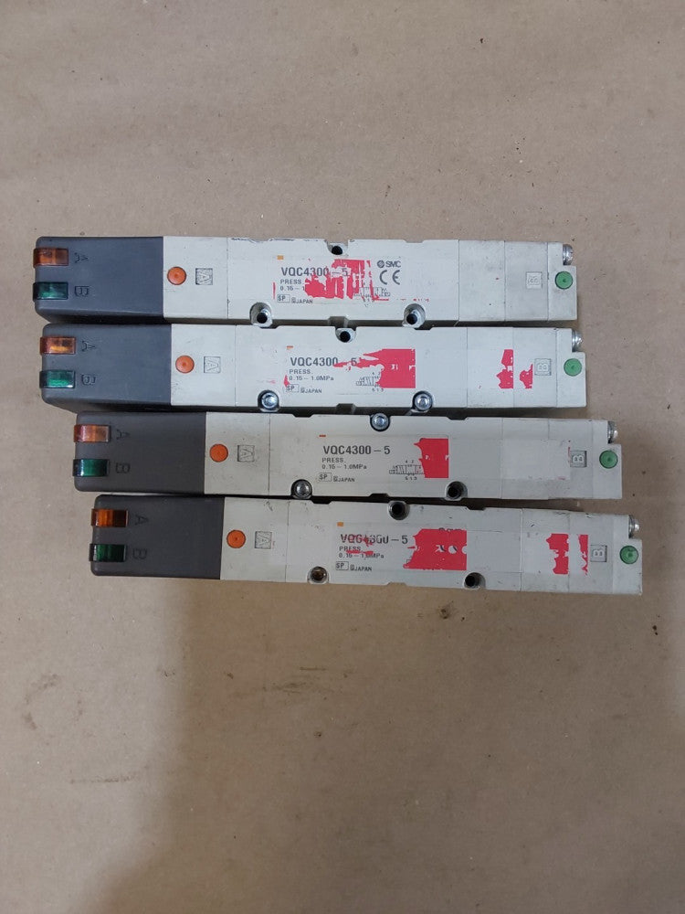 SMC VQC4300-5 Pneumatic Solenoid Valve VQC43005 Lot Of 4