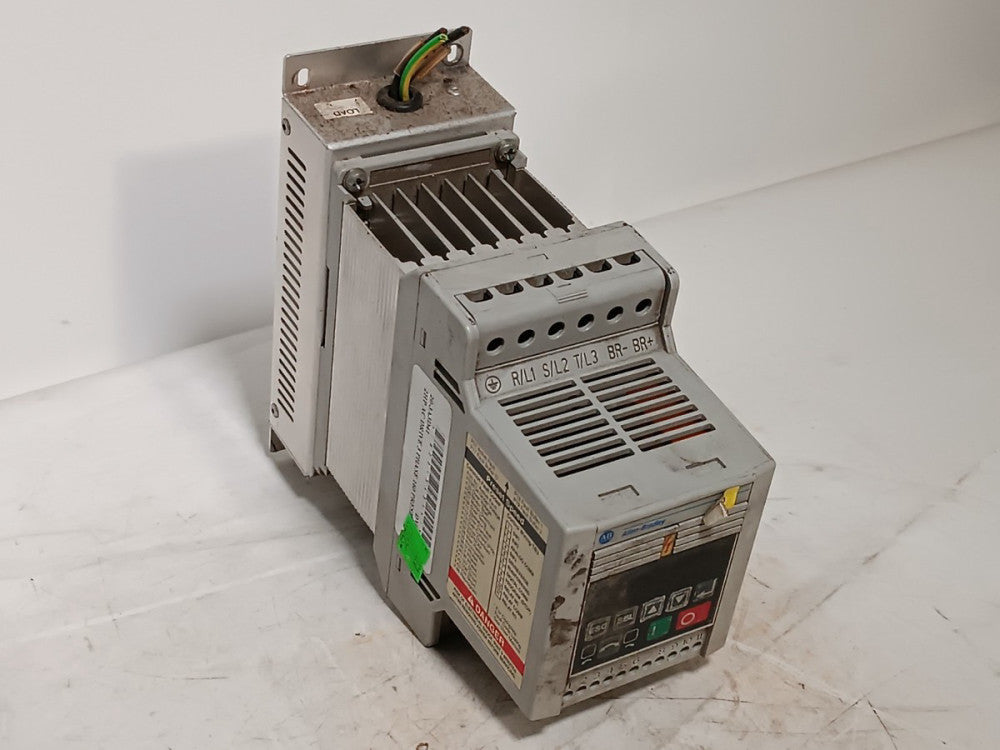 Allen-Bradley 160-AA08NPS1 AC drive, 2HP, 200-240V 3PH, Series C, preset speed