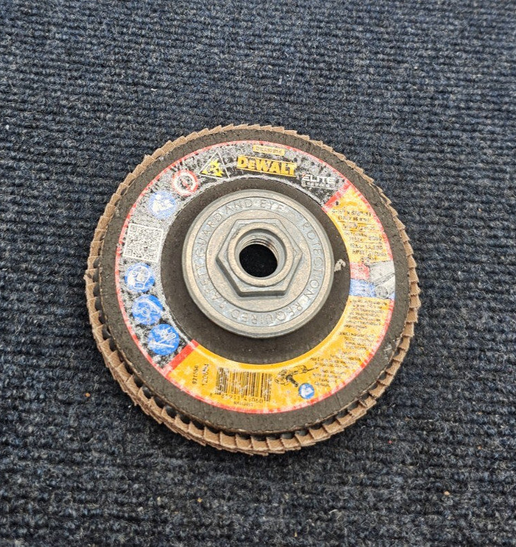 (QTY 3) DEWALT DWA8281H Type 29 60 grit Flap Disc, 4-1/2" x 5/8"-11