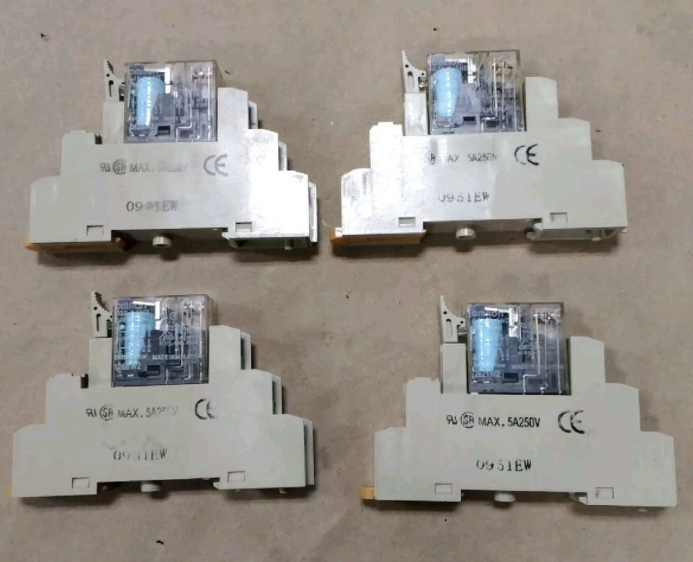 Omron G2R-2-SND Relay with 5A 250V Socket Base 0951EW Lot Of 4 C18