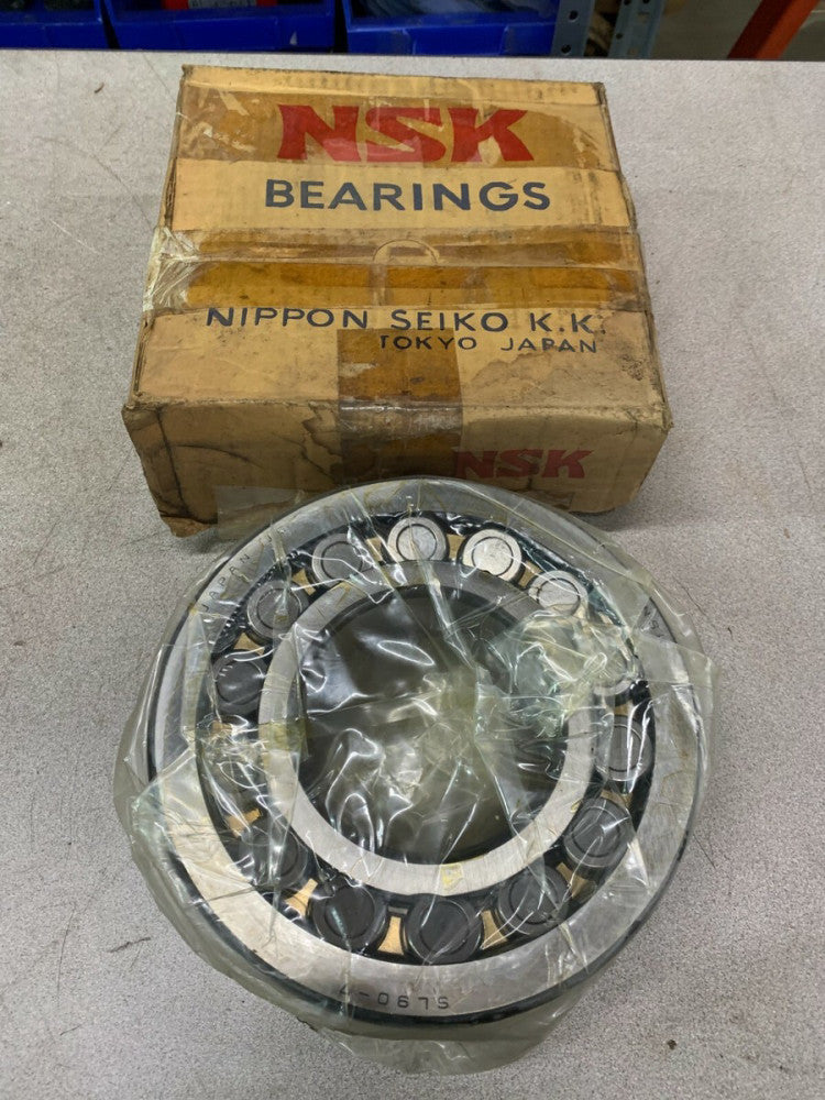 NEW IN BOX NSK ROLLER BEARING 22318VAG