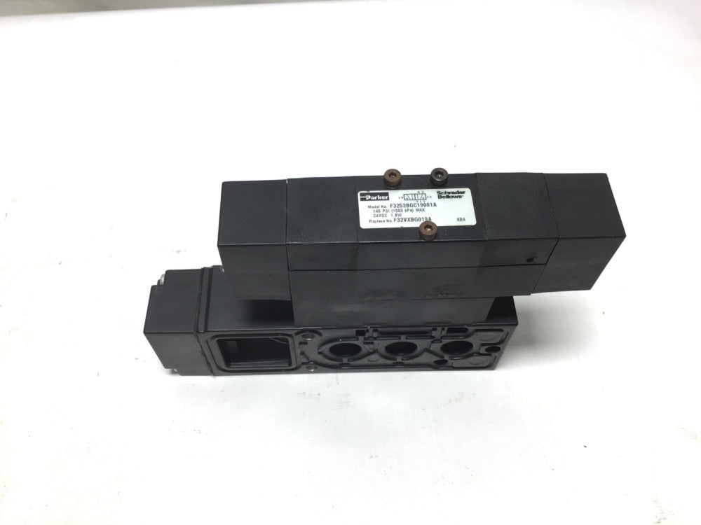 Parker F3252BGC19001A Pneumatic Double Solenoid Control Valve 145PSI 24VDC 1.0W