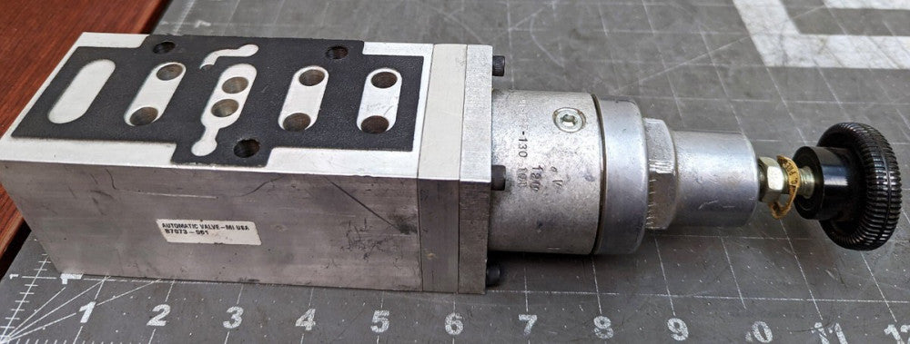AUTOMATIC VALVE B7073-061 REGULATOR, 91-137-130 MANUAL FLOW CONTROL VALVE [A6B3]
