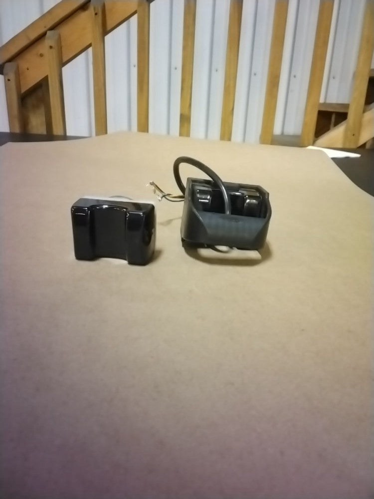 Banner Optical Palm Tough Buttons  Lot Of 2 *SEE PHOTOS