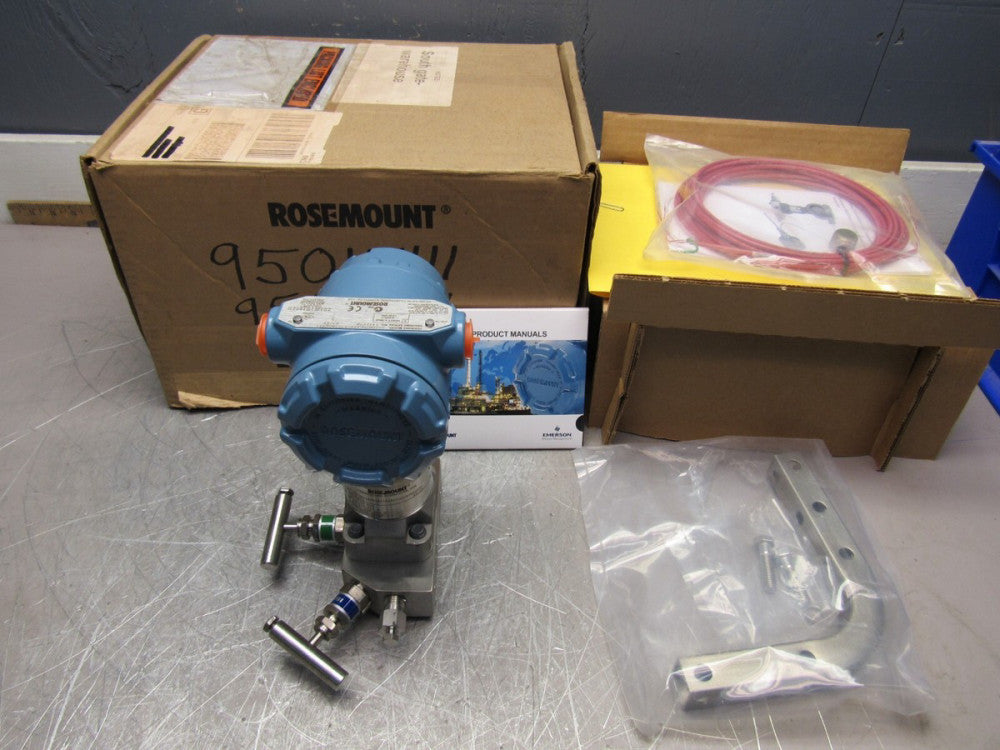 EMERSON ROSEMOUNT 3051SMV5M11A3R2A11A1AC13C2K5M5Q4T1 PRESS. TRANSMITTER NEW !!