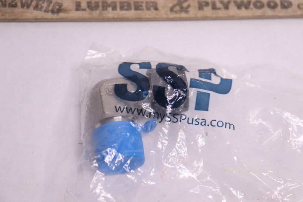 SSP Male Elbow Tube Fitting 1/2" Tube x 1/2" NPT IBD8ME8