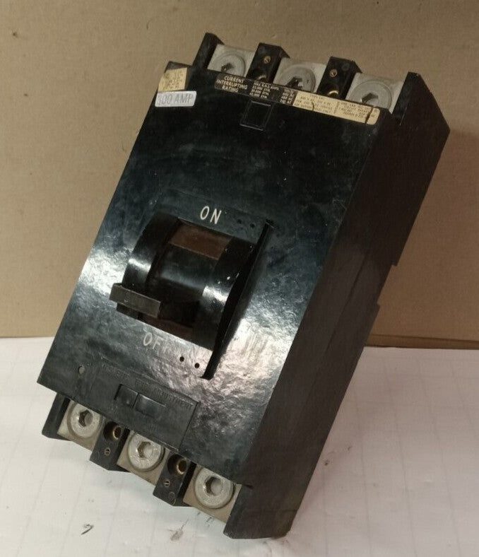 SQUARE D 300 AMP CIRCUIT BREAKER 3 POLE 600 VAC 250 VDC LAP36300