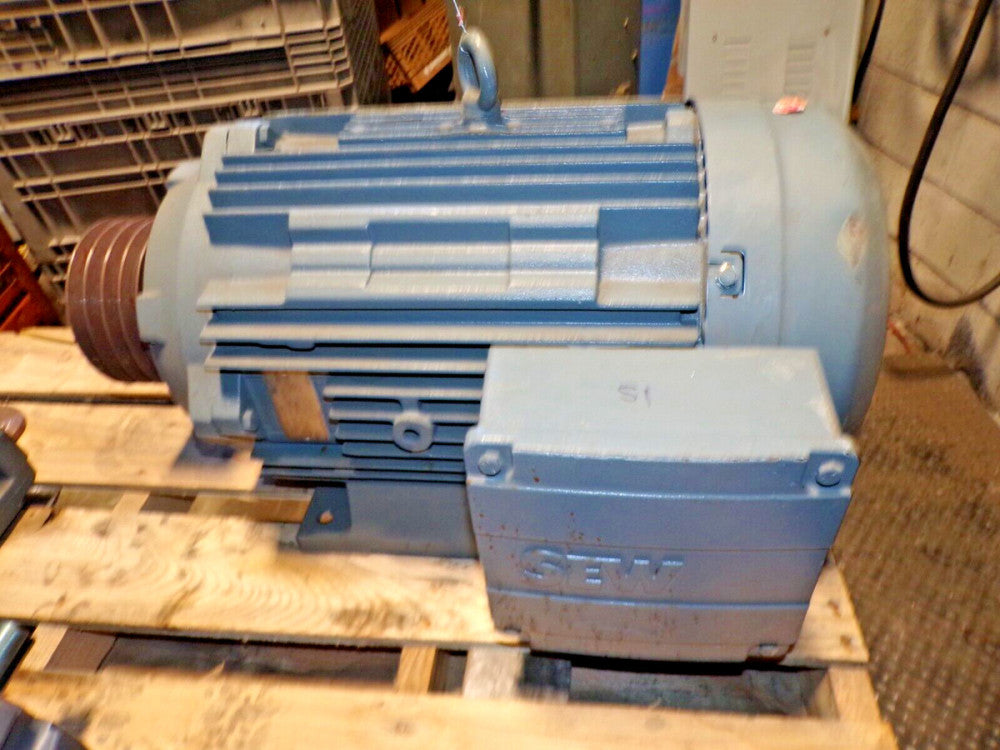 SEW EURODRIVE 22 KW / 30 HP AC ELECTRIC MOTOR 1170 RPM 460 VAC DRP225S6/F1 