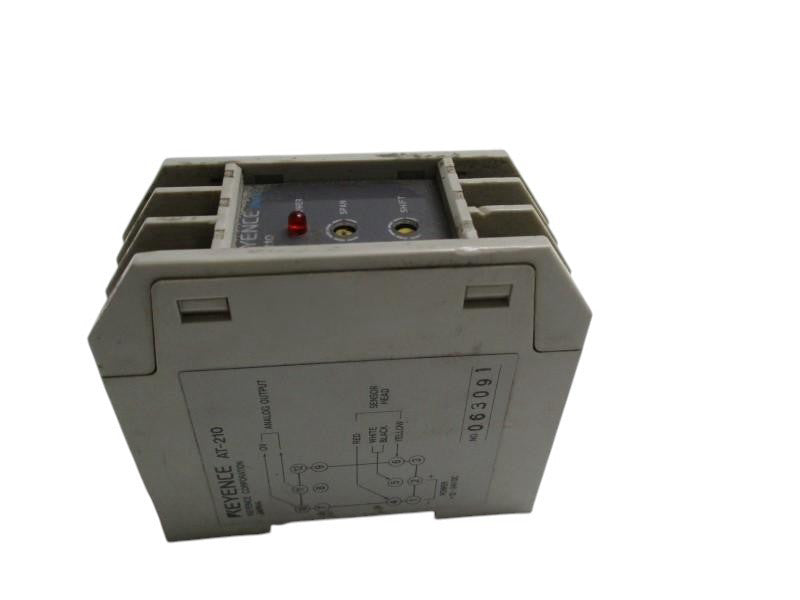 KEYENCE AT-210 AMPLIFIER SENSOR  UNMP