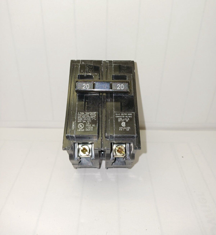 SIEMENS 20 AMP CIRCUIT BREAKER 2 POLE 120/240/ VAC PLUG IN Q220