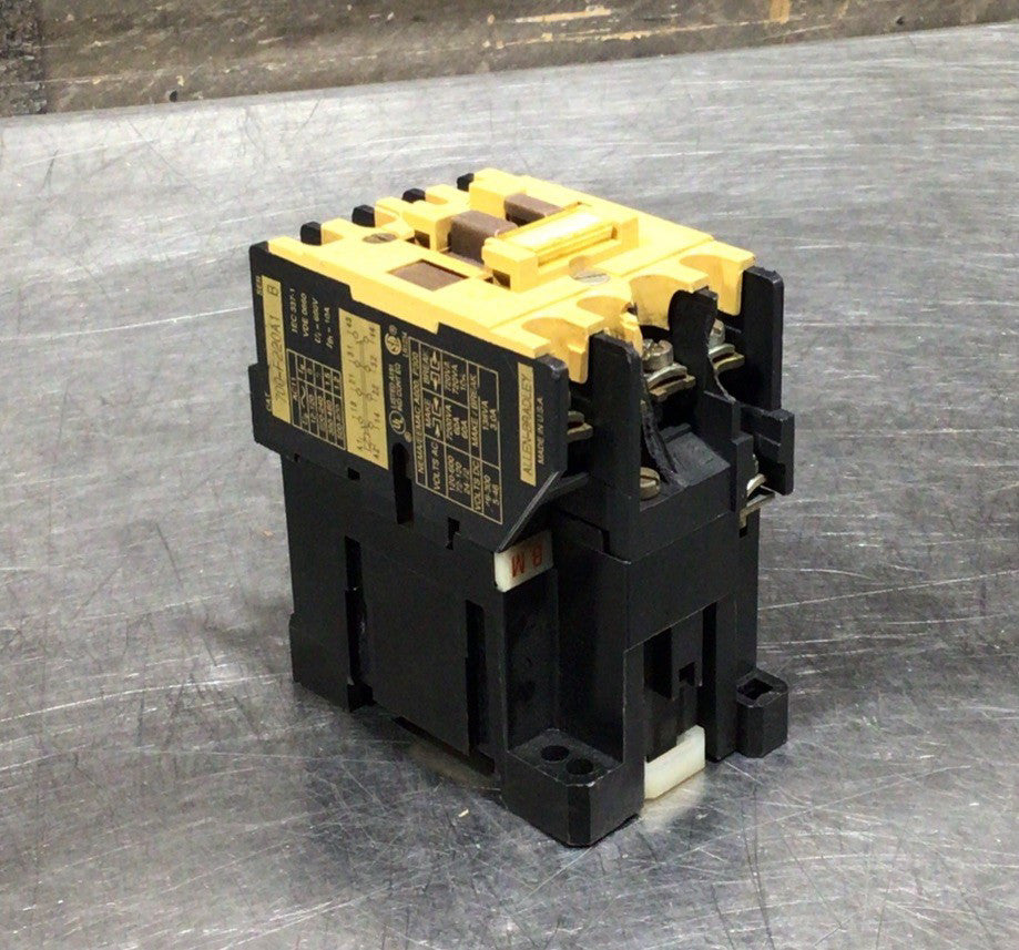 Allen Bradley CAT 700-F400A1 120-600 VAC Contactor 110-120 VAC Coil
