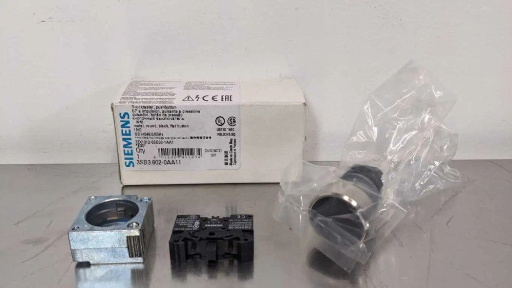 Siemens 3SB3 602-0AA11 Pushbutton 1NO Black Metal Round Flat Button