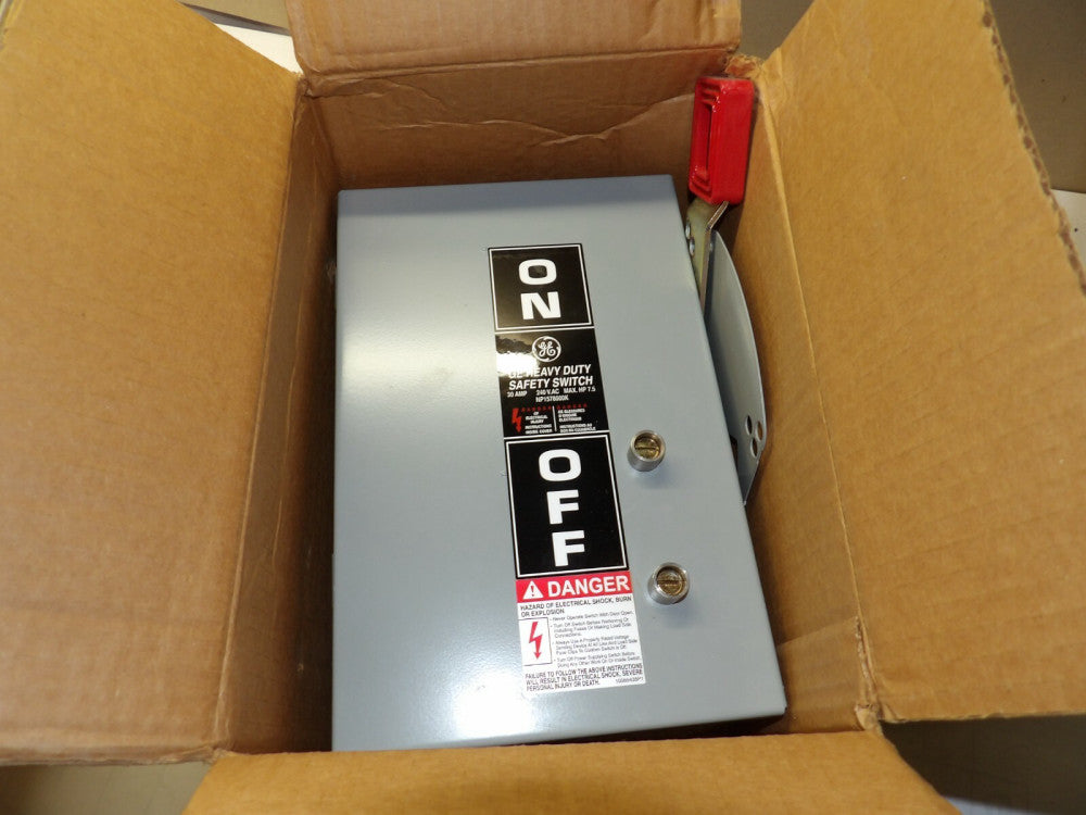 NEW GE 30 AMP HEAVY DUTY FUSIBLE 2 POLE SAFETY SWITCH 240 VAC 250 VDC TH3221J