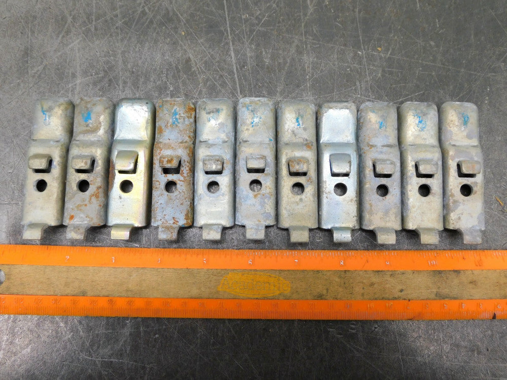 Republic Steel Shelf Clips Industrial Metal Shelving Hooks Lot of Eleven (11)
