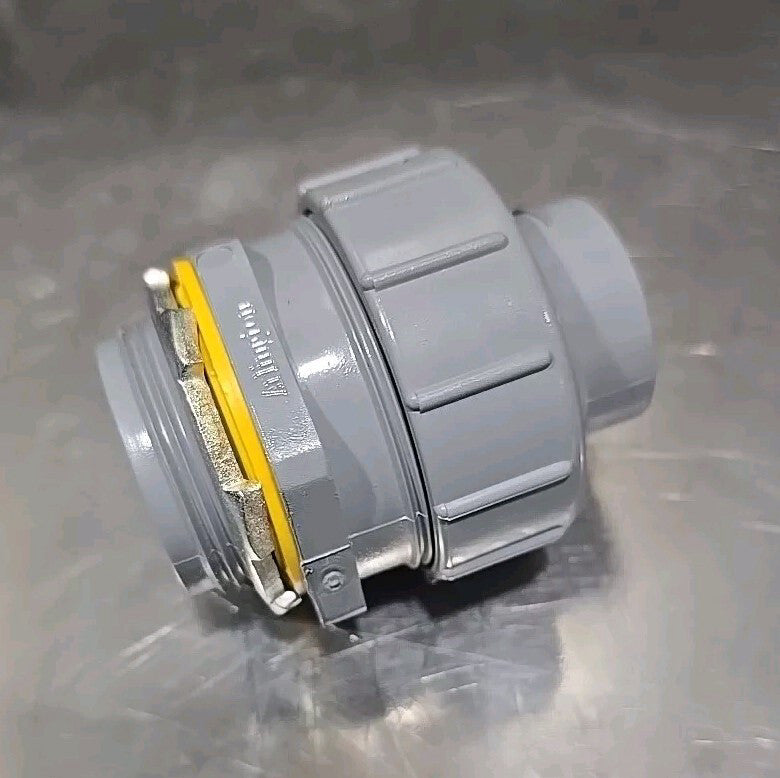 Arlington NMLT125  1-1/4 STRAIGHT PVC  LIQUID-TIGHT CONNECTORS UV RATED 