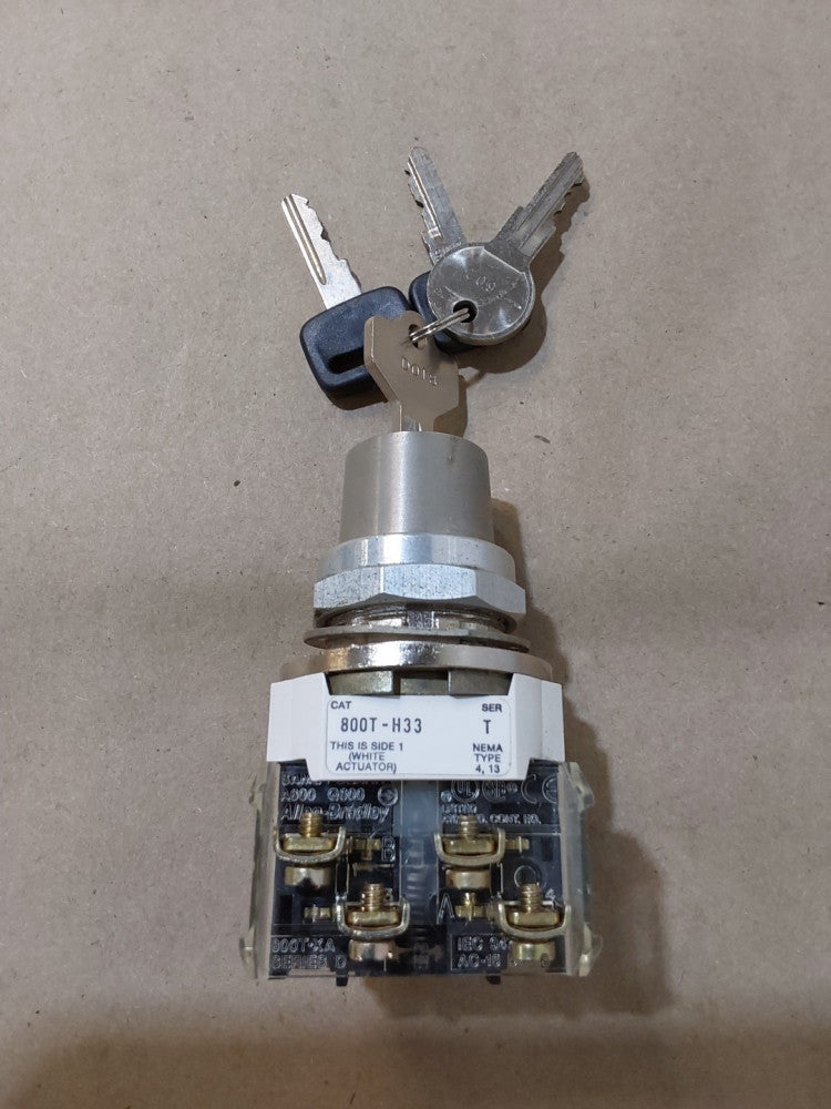 Allen Bradley 800T-H33 Ser. T Cylinder Lock Selector Switch (With Key) W/800T-XA