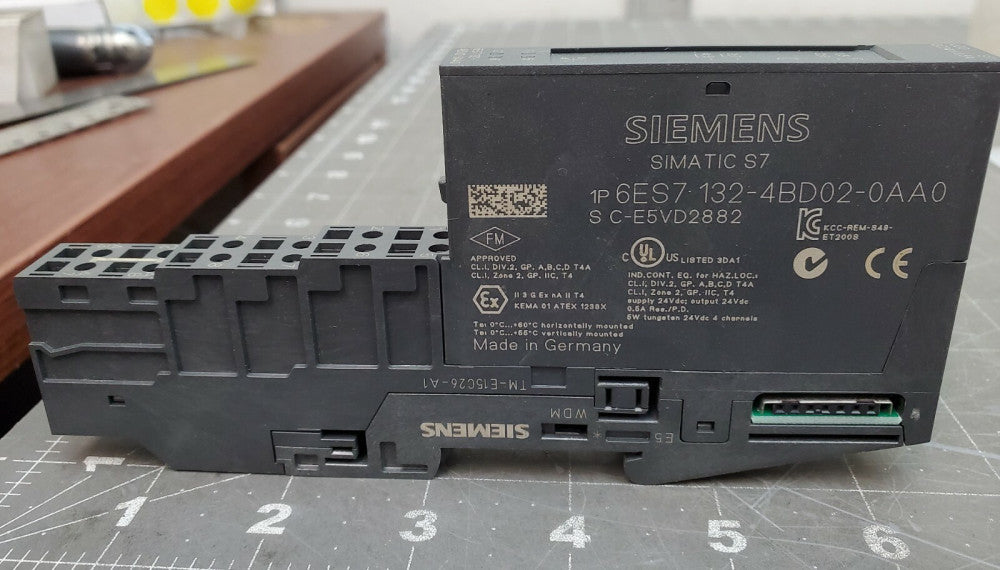 Siemens SIMATIC S7 6ES7132-4BD02-0AA0   DC 24V WORKING PULL [OF16]