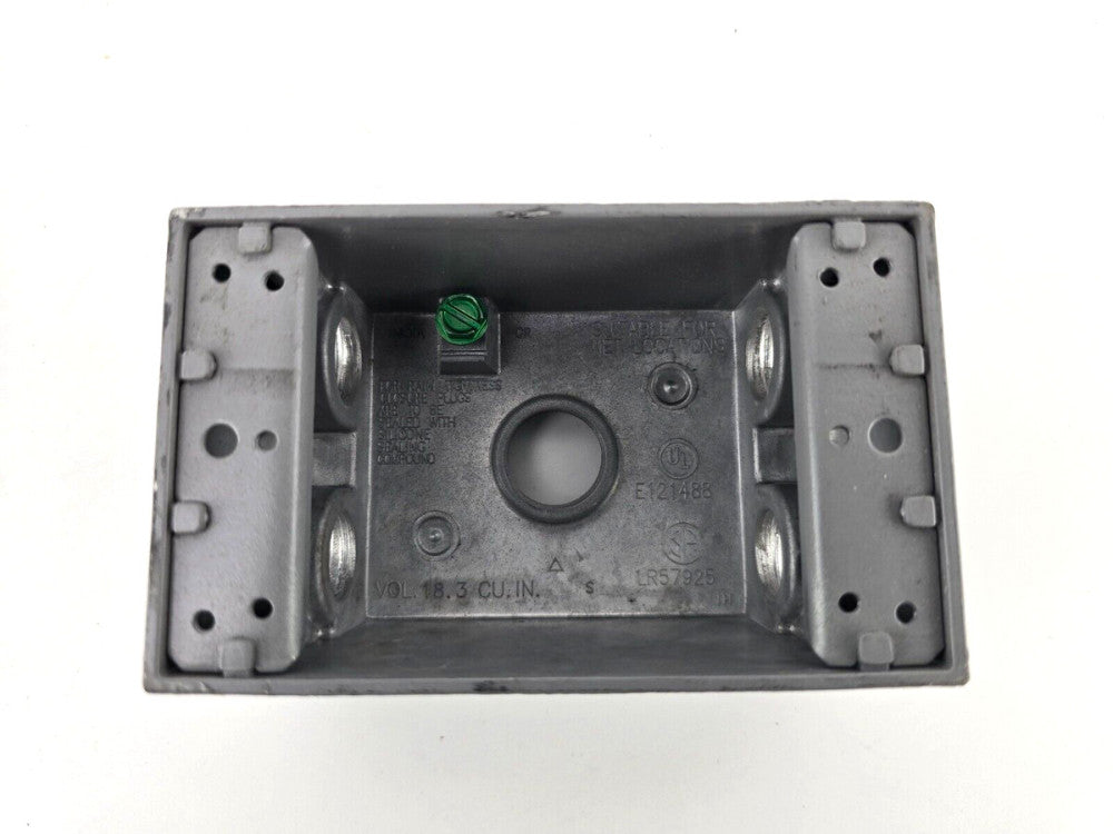 NOS Weatherproof Outlet Box 18.3 CU.IN 1 Gang E121488 LR57925
