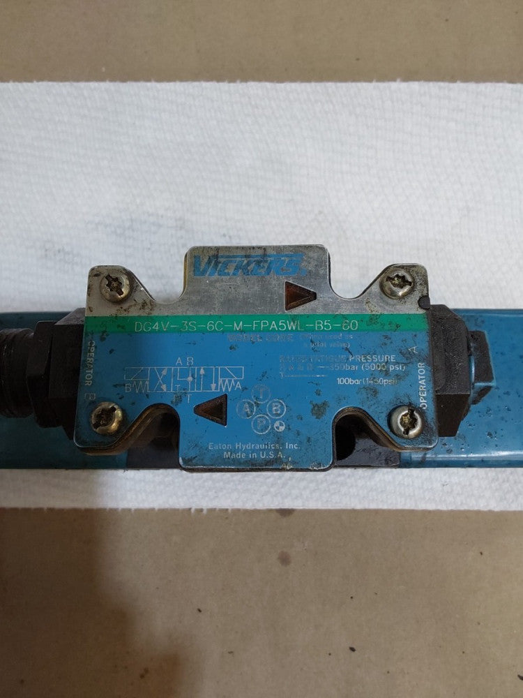 Vickers DG4V-3S-6C-M-FPA5WL-B5-60 Solenoid Directional Valve 100 Bar 1450psi