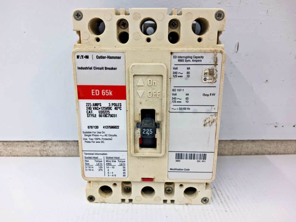 EATON 225 AMP CIRCUIT BREAKER 3 POLE 240 VAC / 125 VDC ED3225