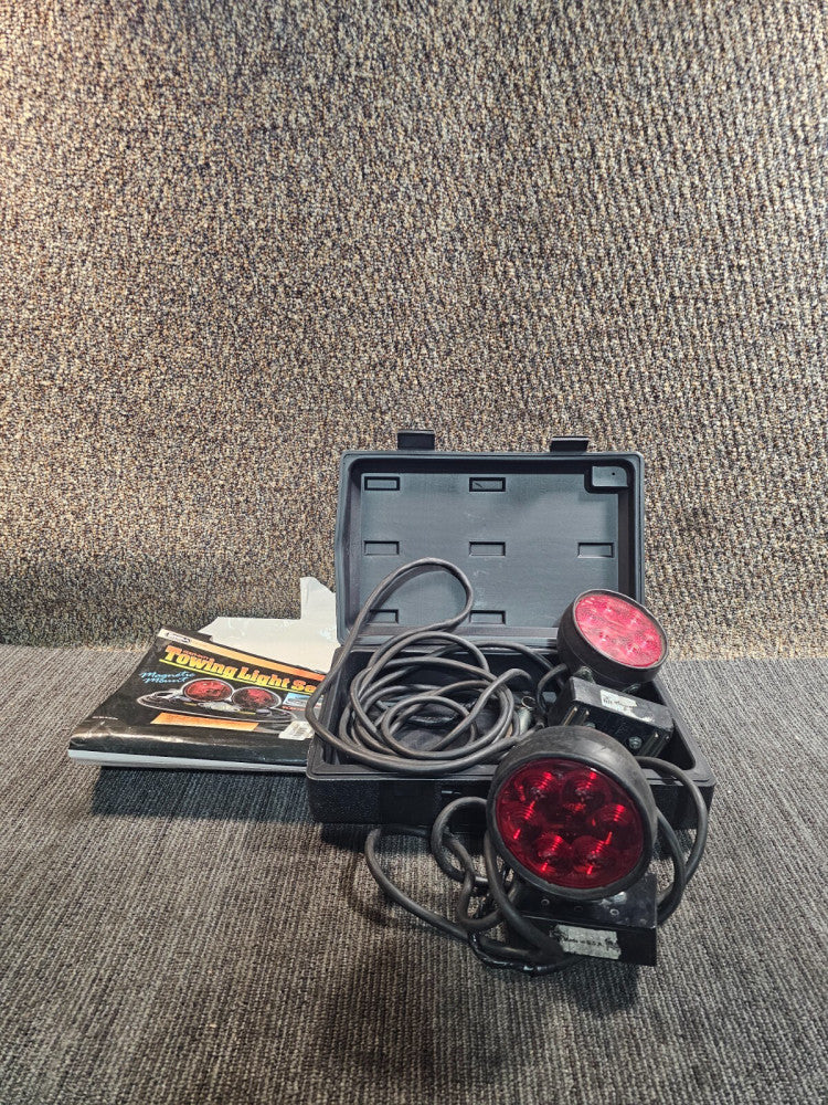 Buyers Products TL257M Heavy-Duty Towing Light 12 Volts 35 watts, Magnetic