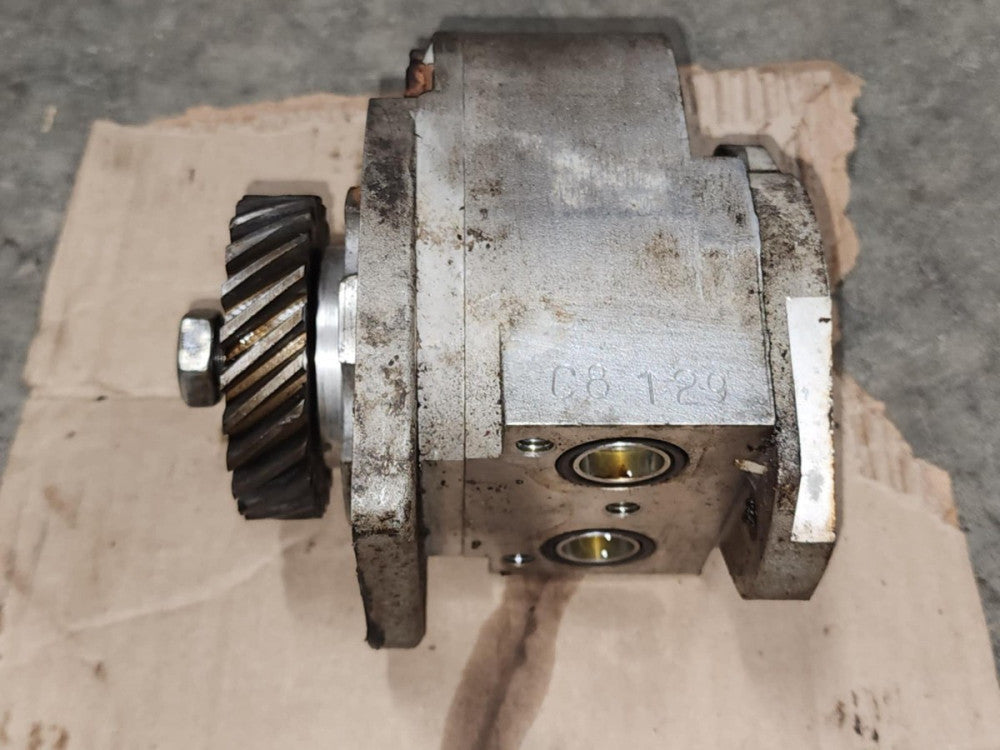 Farmall IH 300 350 tractor Good hydraulic pump assembly w/ drive gear