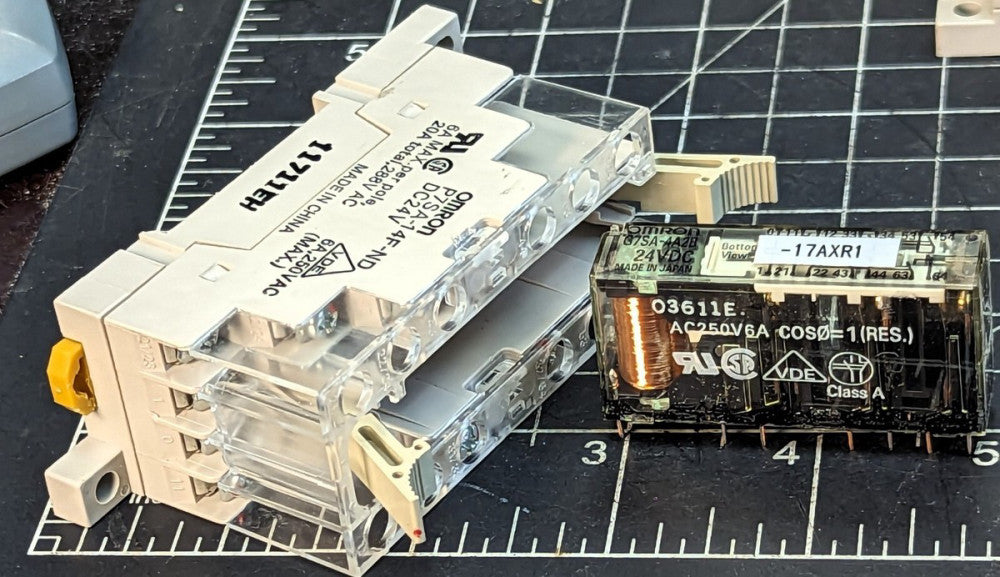 You are bidding on a 14 Pin, DIN Rail, Relay Socket 24V, 6A, P7SA-14F-ND [OF52]