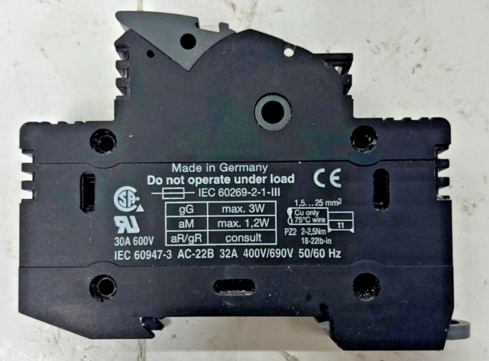 PHOENIX CONTACT FUSE HOLDER TYP UK10 , 3X38-HESI 690V MAX 32A