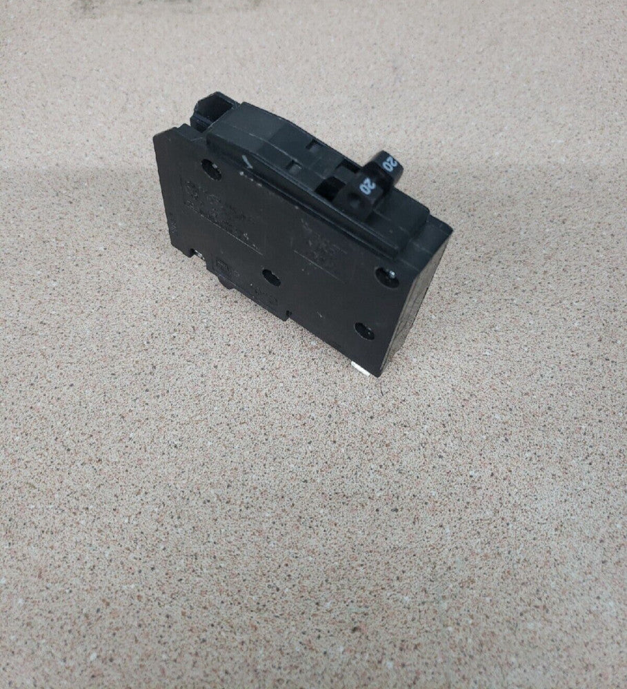 Square D QOT2020 TWIN CIRCUIT BREAKER 20/20A 120/240V W# 1 Pole w/HOOK ~ NNB