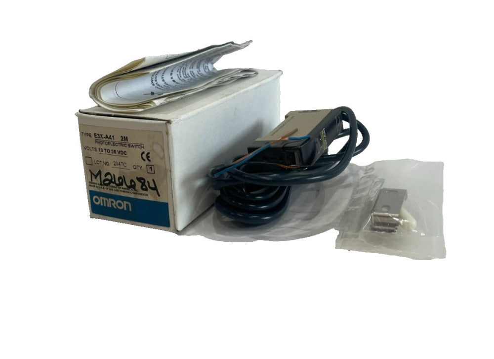NEW OMRON E3X-A41 PHOTOELECTRIC SWITCH 10-30 VDC 2M  E3XA41