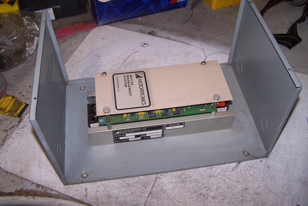 NEW MOTORTRONICS 3 HP MOTOR MANAGMENT DRVE 575 VAC 5 AMP LC2-1-N-575  