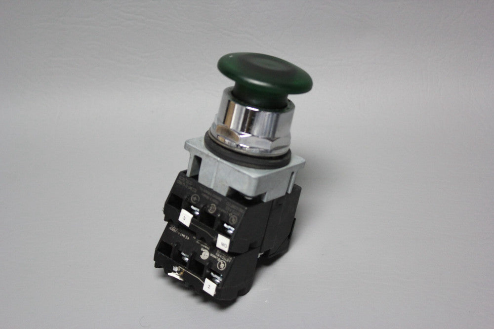 SIEMENS GREEN OIL TIGHT MUSHROOM HEAD PUSH BOTTON 52PP7ESUB W/ 52BAU