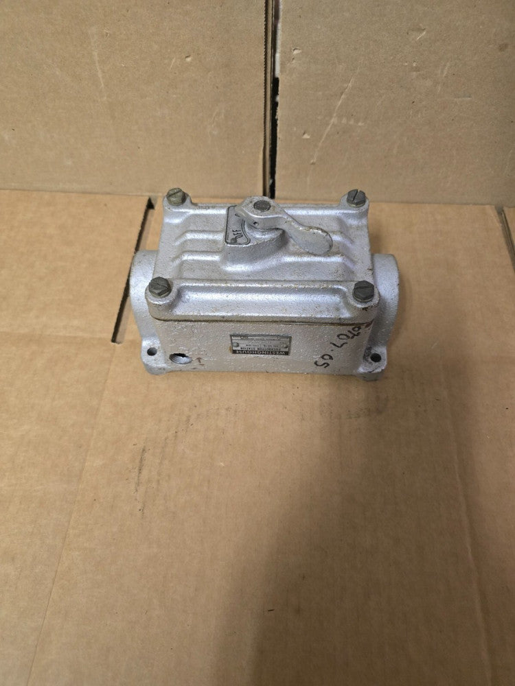 WESTINGHOUSE PUSH-BUTTON STATION 1605923 ,TYPE HDW,600V, NICE USED TAKEOUT!M/O!