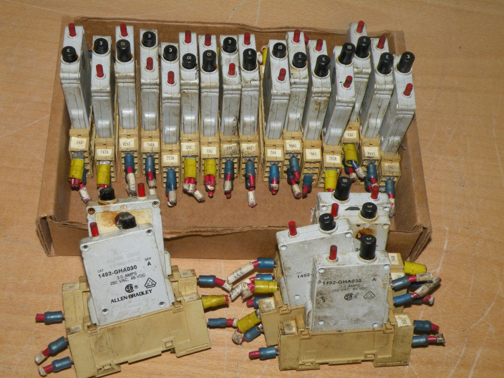 (22) Allen Bradley: 1492-GHA030, Series A Circuit Breakers On Mounting Base