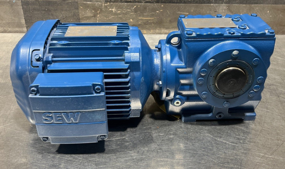 SEW-EURODRIVE Type SA57/TDRE90M4 Motor With Gear Box Nos Surplus