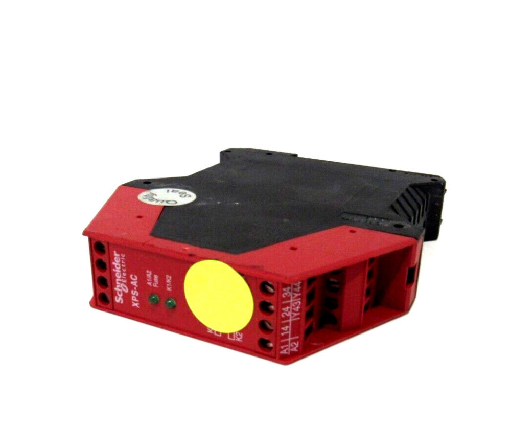 USED SCHNEIDER ELECTRIC XPSAC5121 SAFETY RELAY