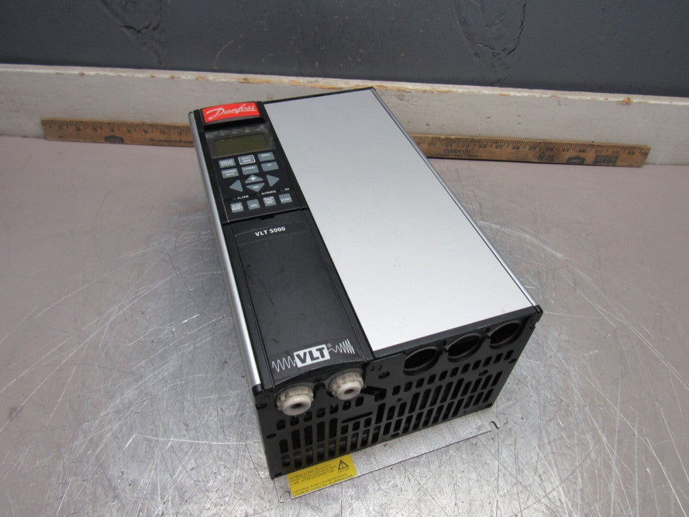 DANFOSS VLT5003PT5CN1STR3DLF00A00C0 380-500V 1.5KW/2.0HP NICE USED TAKEOUT !!