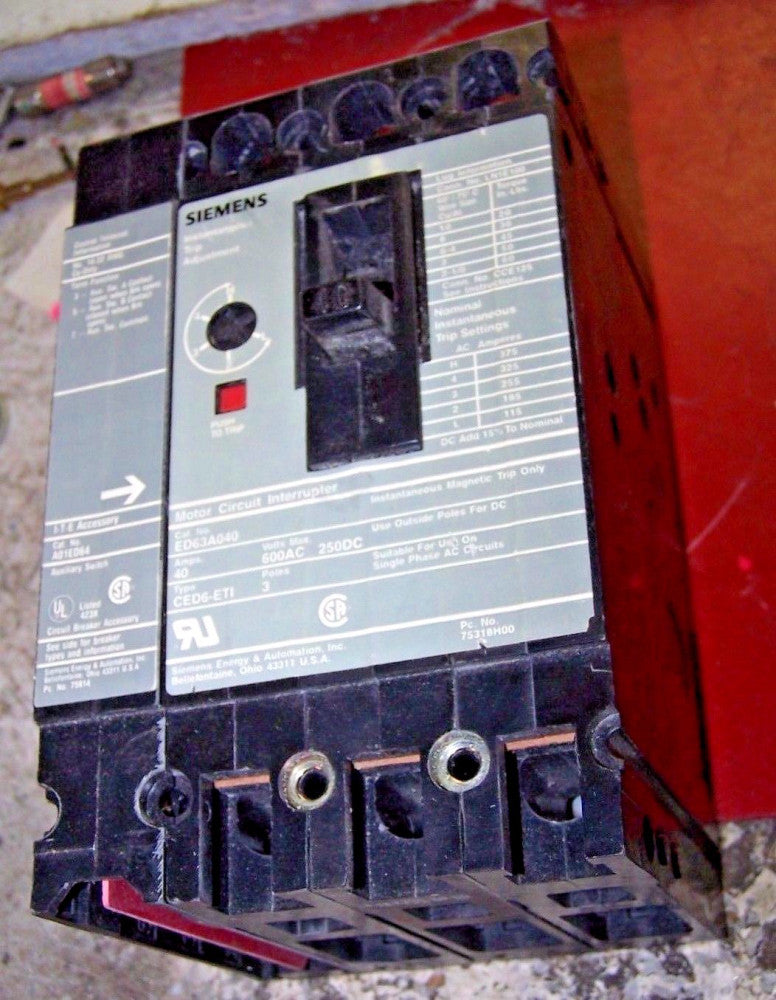 SIEMENS ITE 40 AMP CIRCUIT BREAKER ED63A040 W/ AUXILLARY SWITCH  CAT # A01ED64  